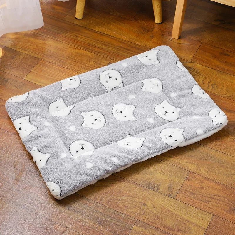 FLANNELPAW – Warm Flannel Sleeping Mat for Dogs & Cats