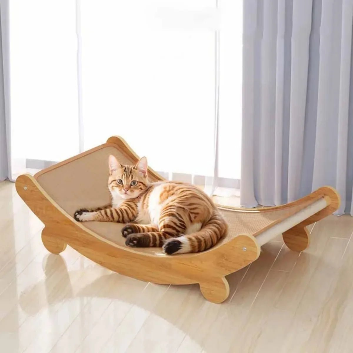 CATTERREST – Wooden scratching panel with integrated, cozy cat bed