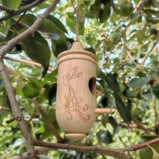 WOODPERCH – Elegant Hanging Birdhouse for Garden and Terrace Protection