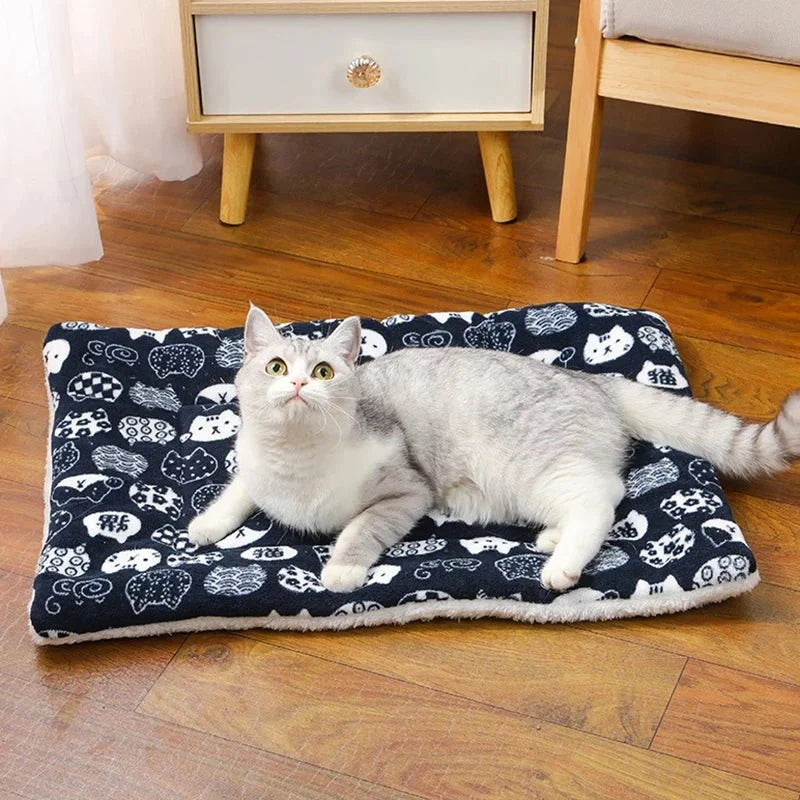 FLANNELPAW – Warm Flannel Sleeping Mat for Dogs & Cats