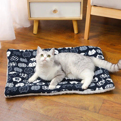 FLANNELPAW – Warm Flannel Sleeping Mat for Dogs & Cats